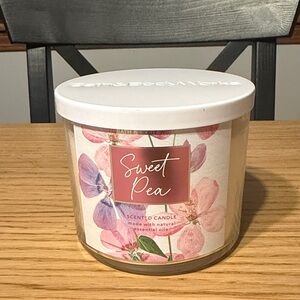Bath & Body Works 3 Wick Candle. Sweet Pea.